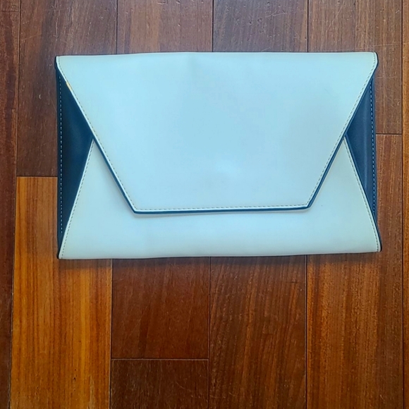 Zara Handbags - Zara (TRF) Vintage white and black hand bag